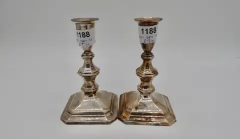 1 paire de bougeoirs