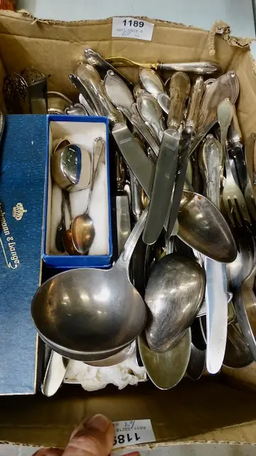 1 lot de couverts divers
