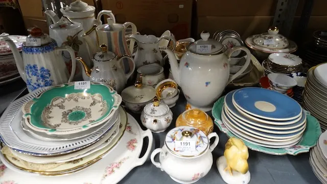 1 lot de pièces en porcelaine diverses
