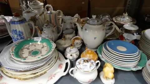 1 lot de pièces en porcelaine diverses