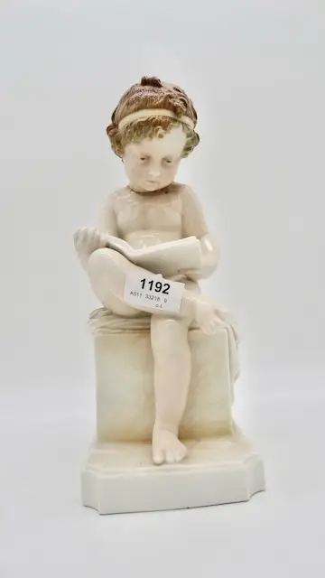 1 Porzellanfigur "Lesende"