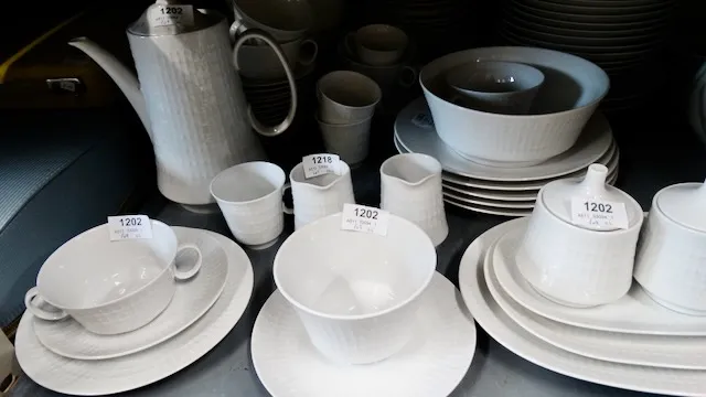 1 оставшийся сервиз "Hutschenreuther"