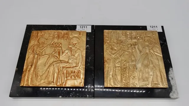 2 Reliefbilder auf Marmor