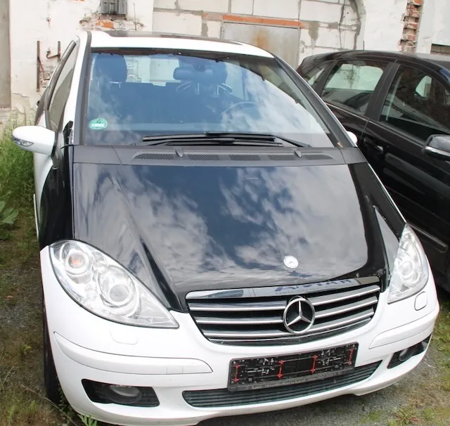 1 Mercedes A200, první registrace 12/06, STK 10/26, benzín, automat, stav tachometru 111 253, objem 2035, 100 kW, 2 klíče, všechny doklady