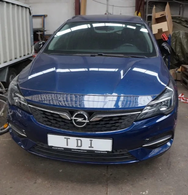 1 Opel Astra Sports Tourer, první registrace 10/21, STK 09/26, nafta, automat, stav tachometru 88 628, objem 1496, 90 kW, 2 klíče, všechny doklady