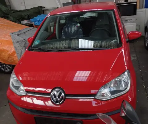 1 VW UP!, EZ 06/18, HU 09/27, Benziner, Schalter, abgl. km-Stand 157,163 , Hubr.999, kW 44, 2 Schlüssel, alle Papiere