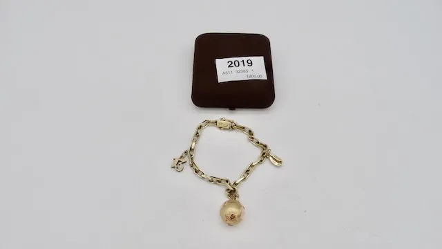 1 bracelet with various pendants in 585 yellow gold