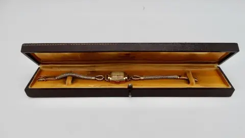 1 zegarek damski złoto 585