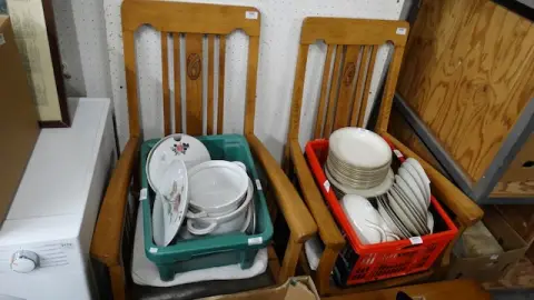 2 Stühle + 2 Armlehnstühle