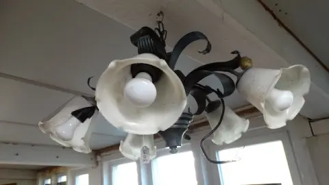 1 lampa sufitowa