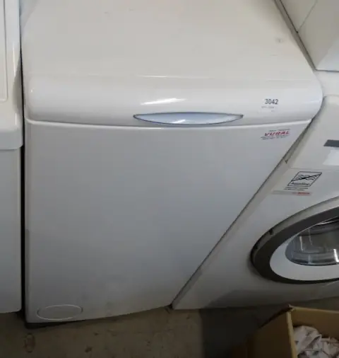 1 machine à laver Whirlpool