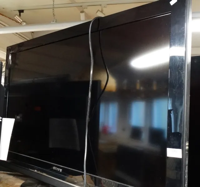 1 téléviseur Sony + télécommande