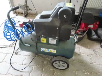 1 compresor mic, marca Metabo, tip Basic 250-24 W OF, 1,50 kW, debit de umplere 120 l/min, presiune max. 8 bar, volum rezervor 24 l, greutate proprie…