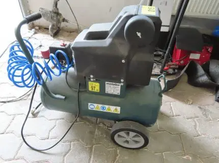 1 малий компресор, вир. Metabo, тип Basic 250-24 W OF, 1,50 кВт, продуктивність 120 л/хв, макс. тиск 8 бар, об'єм ресивера 24 л, власна вага…