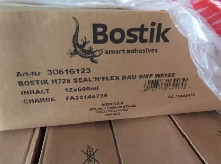 1批建筑缝和伸缩缝密封胶，品牌 Bostik，型号 H726 SEALNFLEX，约 28 箱，每箱 12 x 600 ml