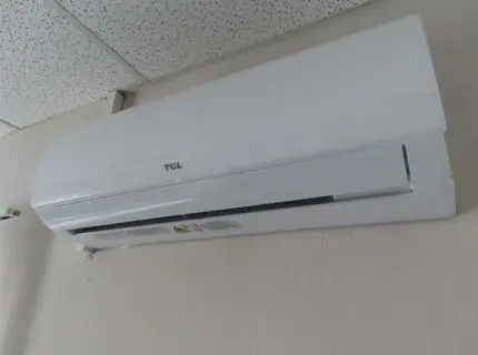 1 split-klimaanlæg, fabr. TCL, type TAC-12CHSD/XA21I, køling/opvarmning: kapacitet 3.400 W / 3.420 W, effektforbrug 1.130 W / 922 W,…