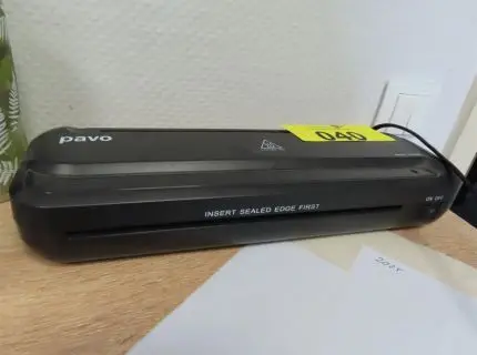 1 plastificatrice, marca Pavo, tipo A4 florida laminator, 265 W, larghezza max. 230 mm, n. di serie 2021030211