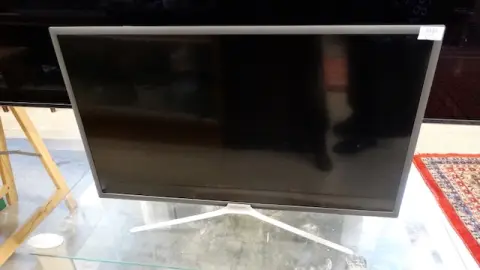 1 téléviseur Samsung + télécommande