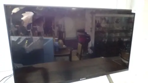 1 téléviseur Sony + télécommande