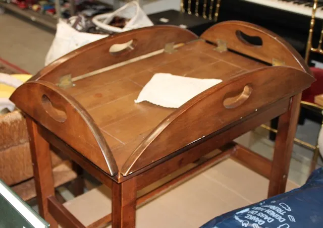 1 table à plateau