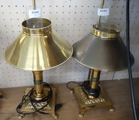 2 table lamps