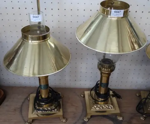 2 table lamps