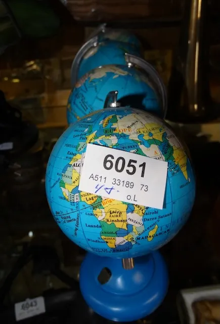 4 taille-crayons en forme de globes