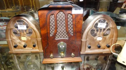 3 old tube radios