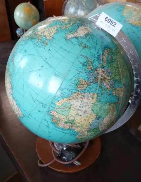 1 globe