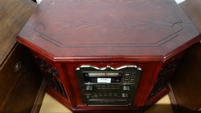 1 old stereo system