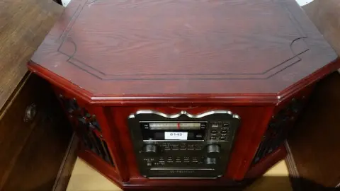 1 old stereo system