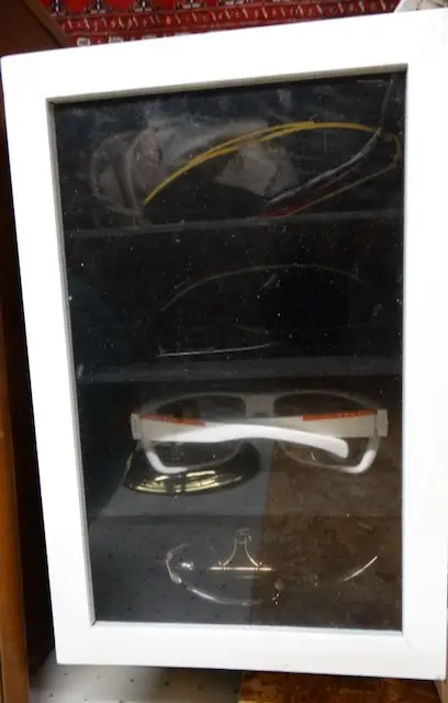 1 lot of sunglasses