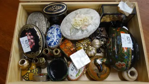 1 lot of small boxes
