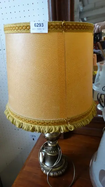 1 table lamp