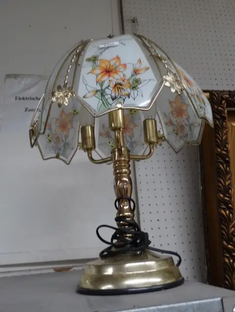 1 table lamp