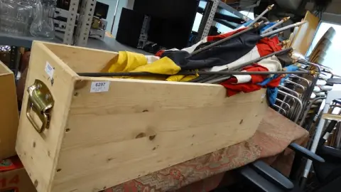 1 lot of flags