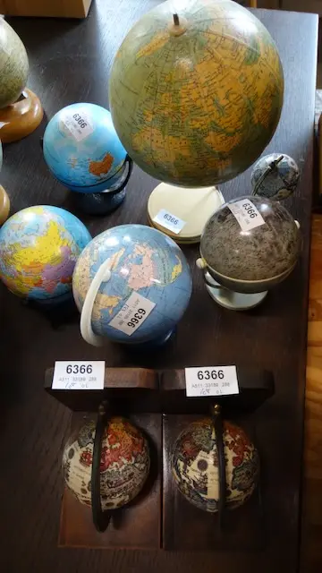 1 kleine partij globes