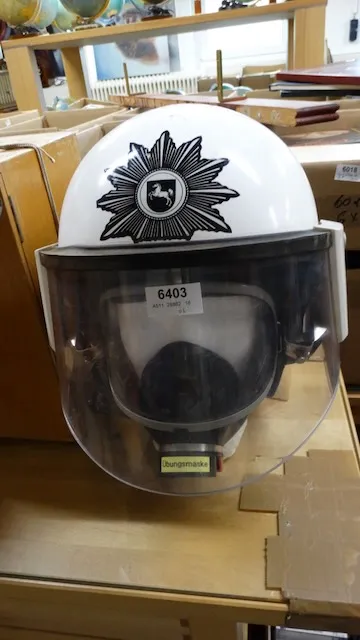 1 casque de police
