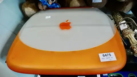 1 laptop iBook