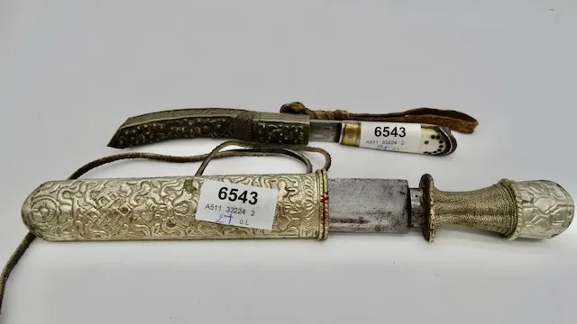 2 knives