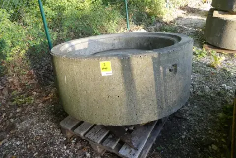 Fund de cămin din beton cu rigolă dreaptă