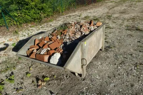 Cadă de protecție zincată cu conținut