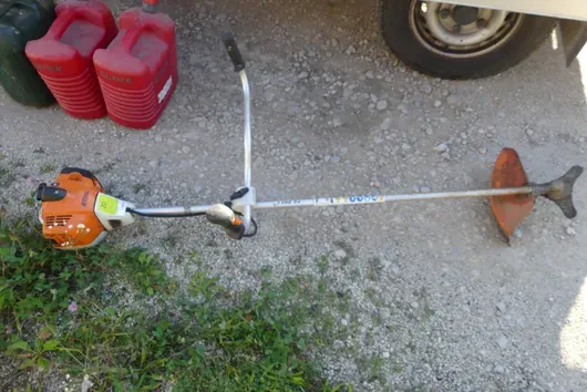 Stihl - جزازة محرك