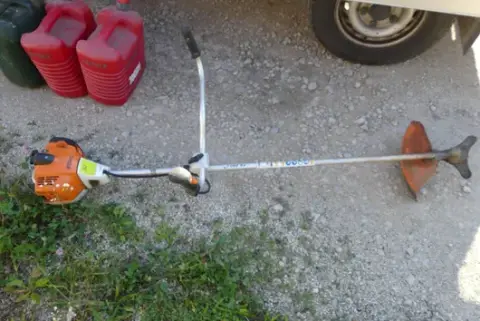 Stihl - جزازة محرك
