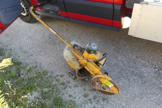 Wacker - آلة قطع الوصلات بمحرك بنزين