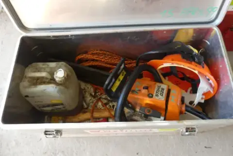 Stihl - منشار بمحرك في حقيبة ألمنيوم