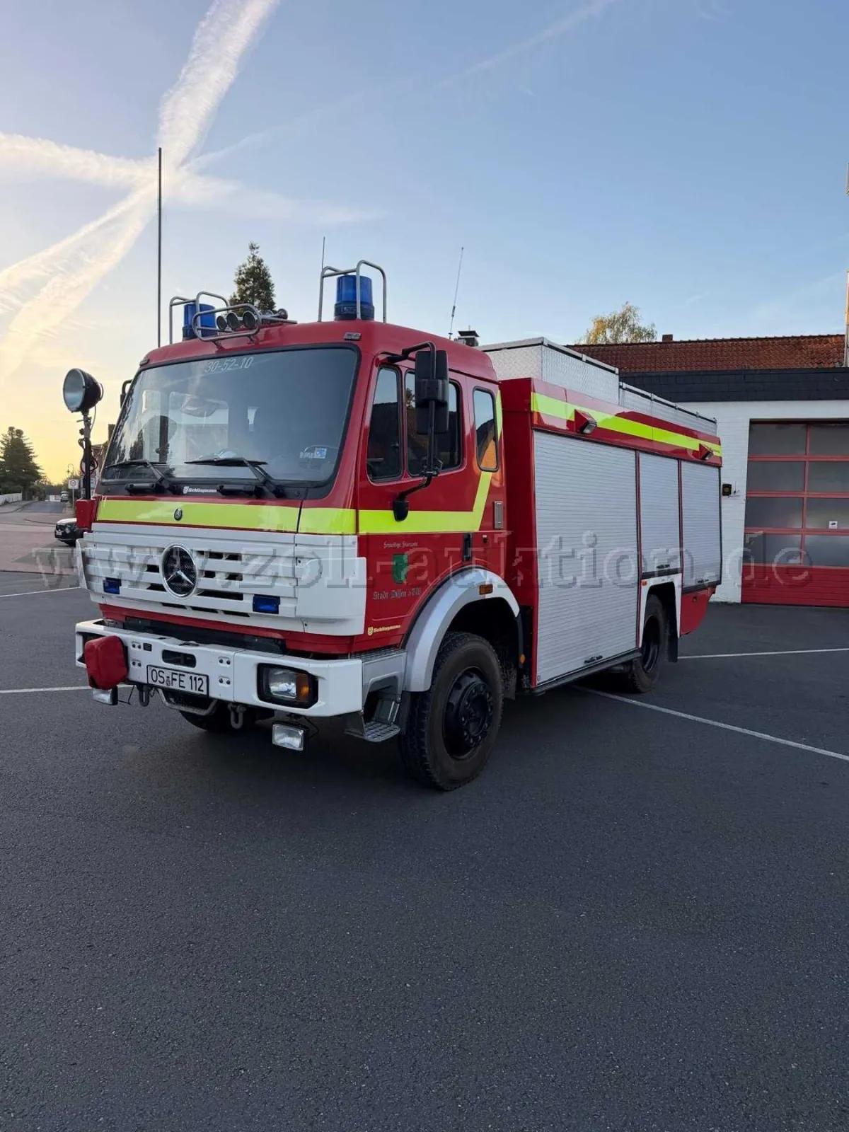 1 辆消防装备车 RW 2 Mercedes-Benz 1224 AF Schlingmann 上装