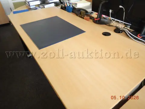 1 desk Reiss Ergo beech