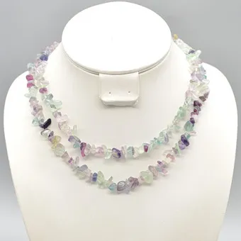 Fluorite arc-en-ciel, collier continu, surface polie, 20e siècle.
