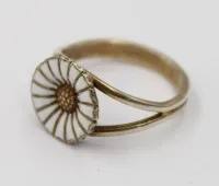Såkalt Daisy-ring i 925 sølv